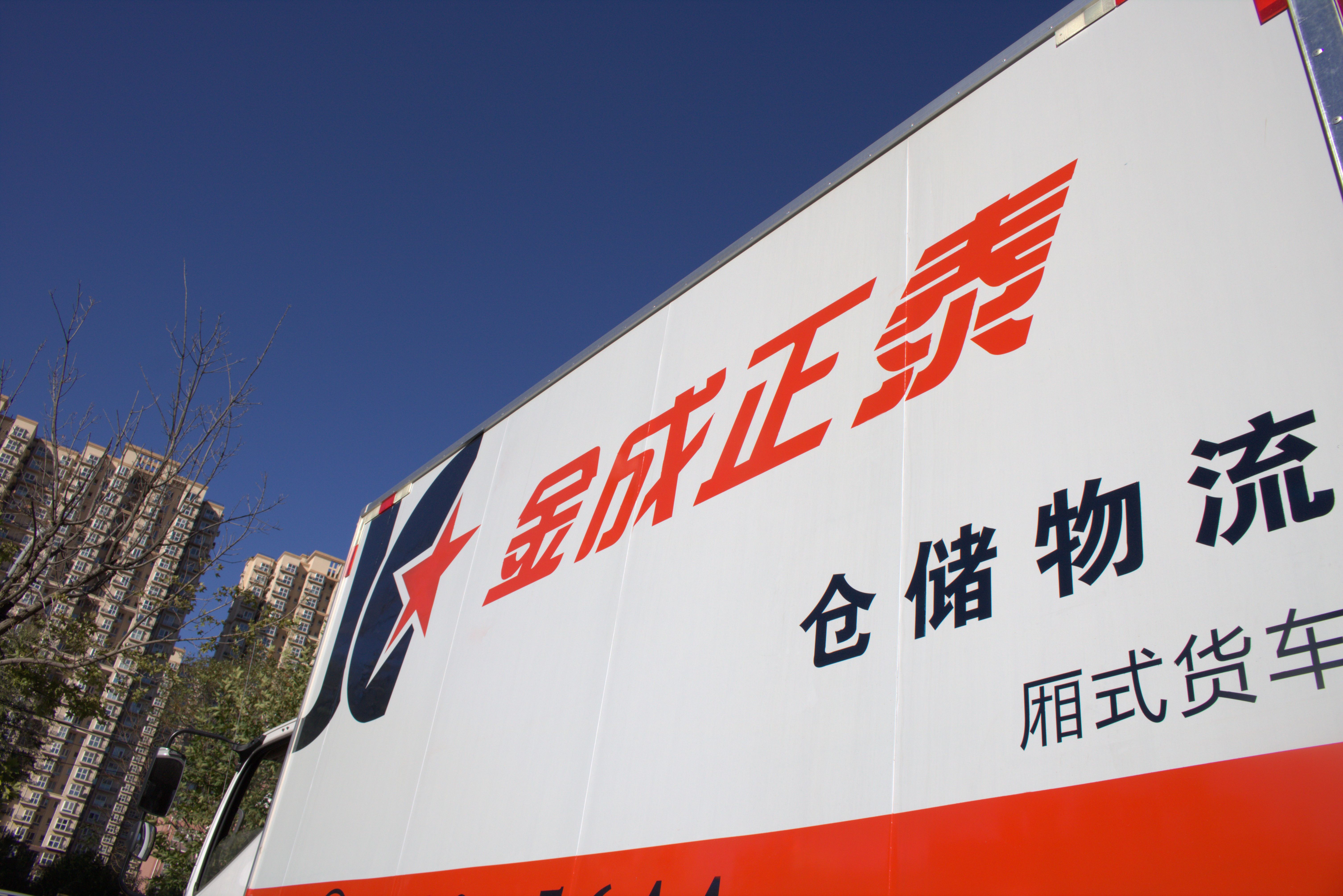 一輛新能源車(chē)一年可以省5萬(wàn)元,每年節(jié)省的成本在800萬(wàn)元